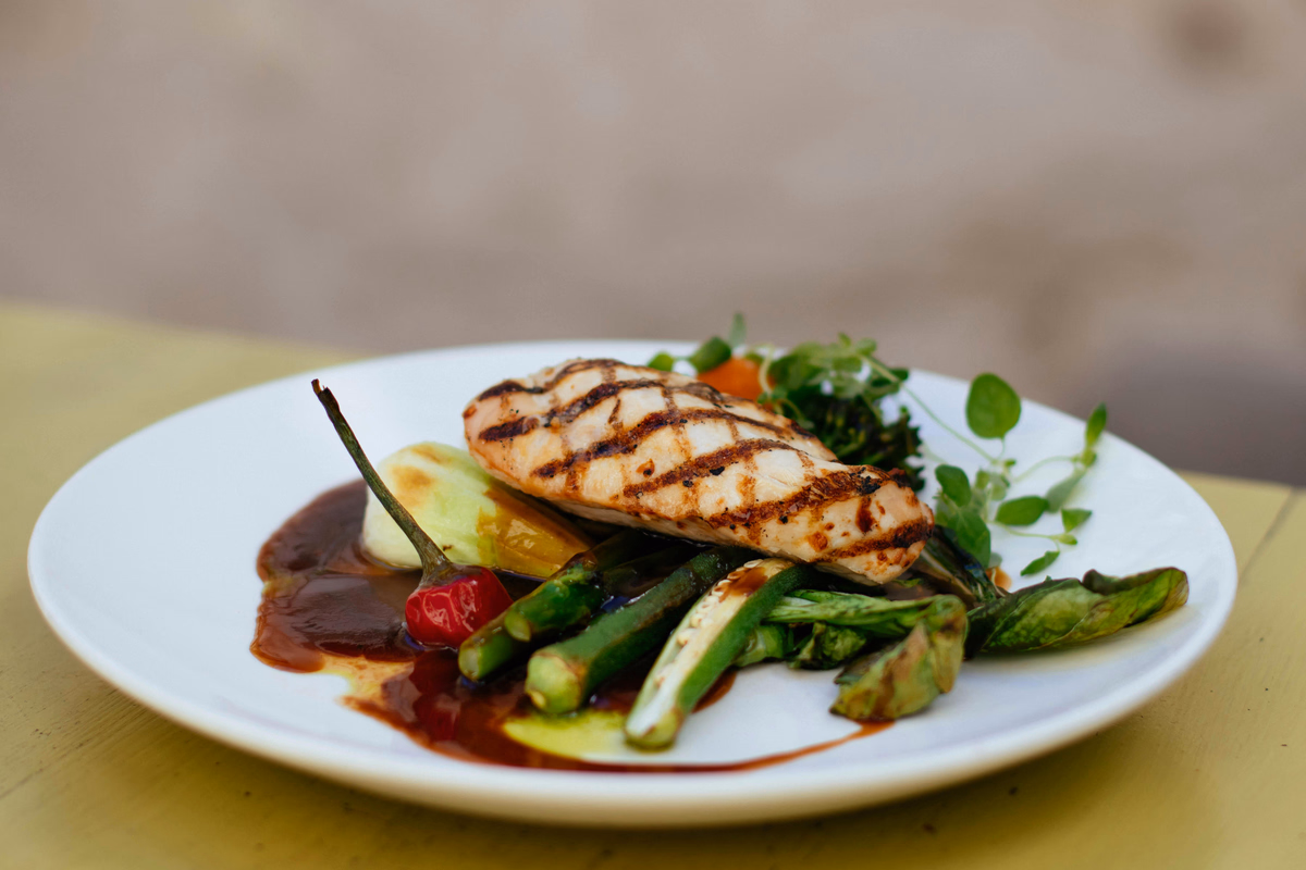 15-Minute Healthy Sautéed Chicken & Asparagus