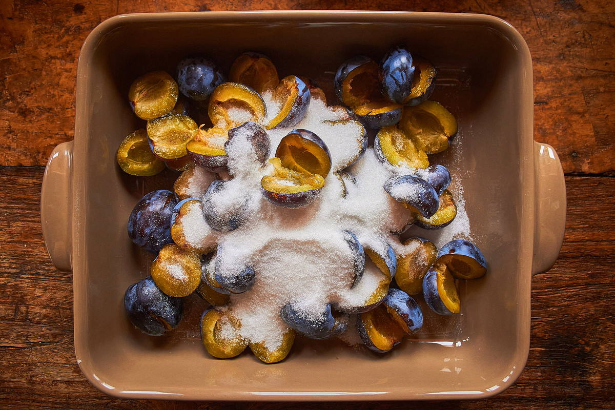 5-Minute Fresh Plums in Sweet Sauce