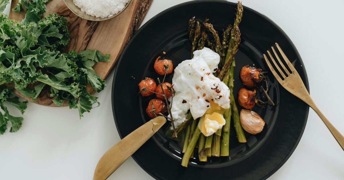 Poached Egg over Mediterranean Kale | WHFoods.info